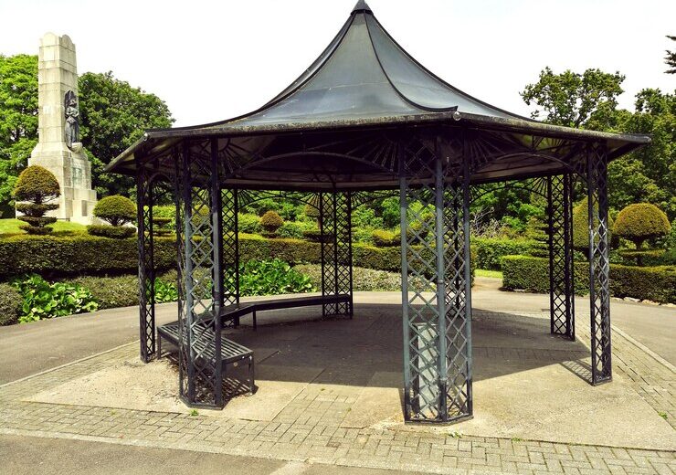 Ce presupune realizarea unui foișor sau pergole metalice personalizate