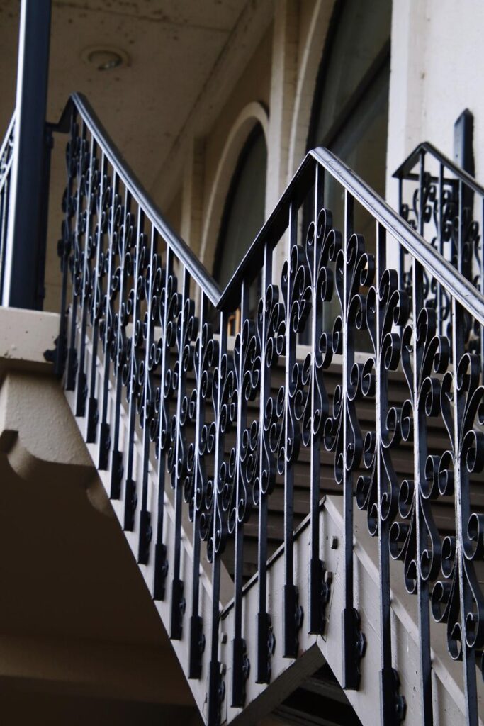 Confecții metalice pentru balustrade &ndash; recomandări și norme